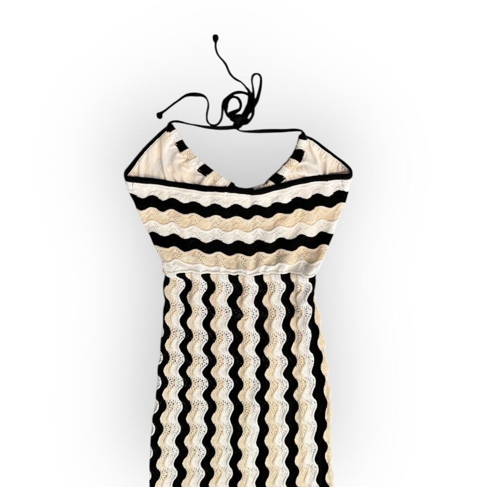 Elegant Black and White Swim Coverup - Picture 6 of 9